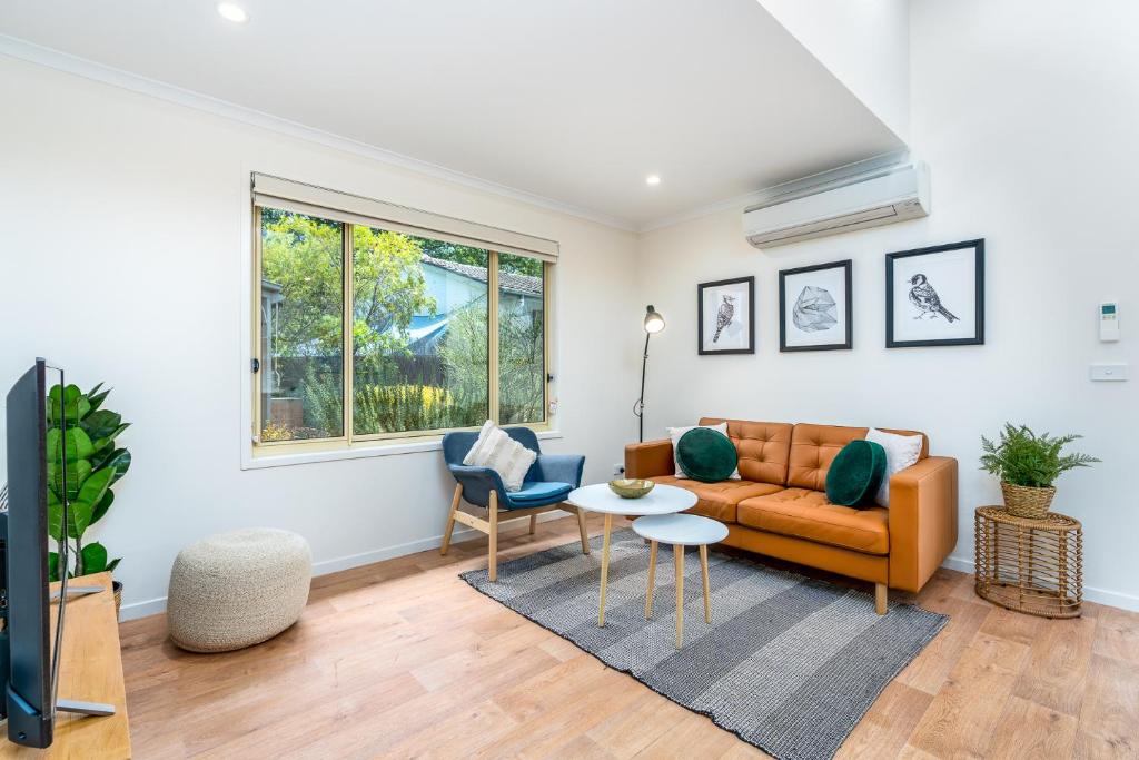 Peaceful 1BR Courtyard Unit in quiet Dickson Room Type - One-Bedroom Apartment