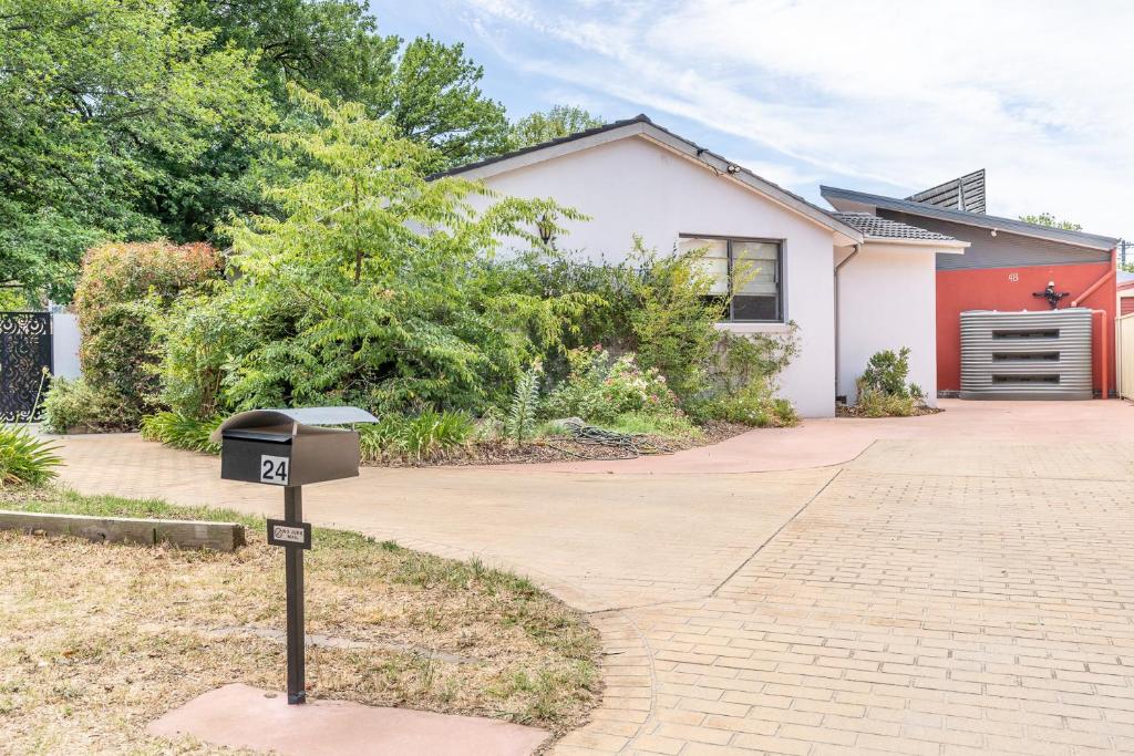 Peaceful 1BR Courtyard Unit in quiet Dickson, Canberra