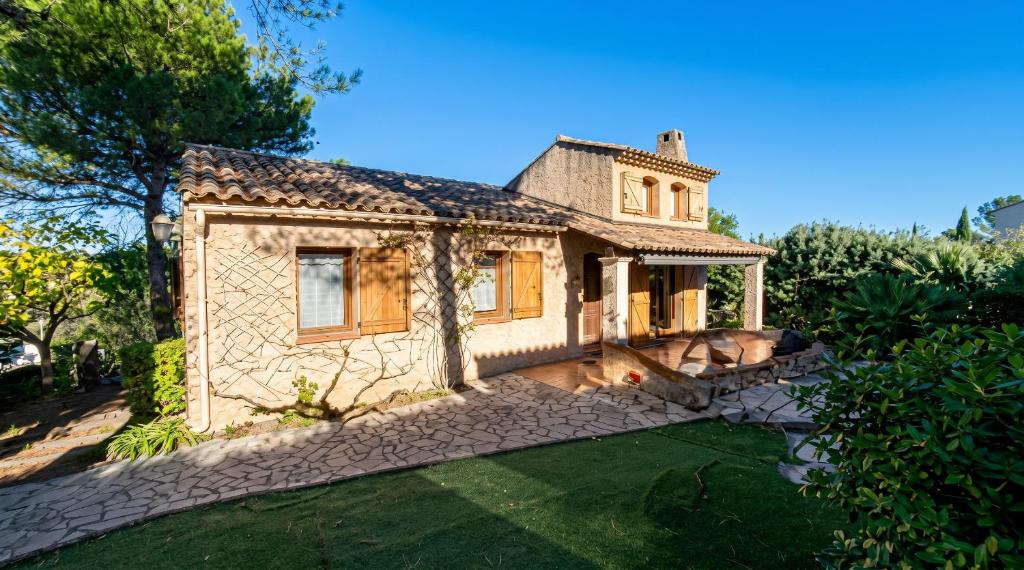Villa avec piscine à Saint-Raphaël et vue sur la montagne, Var