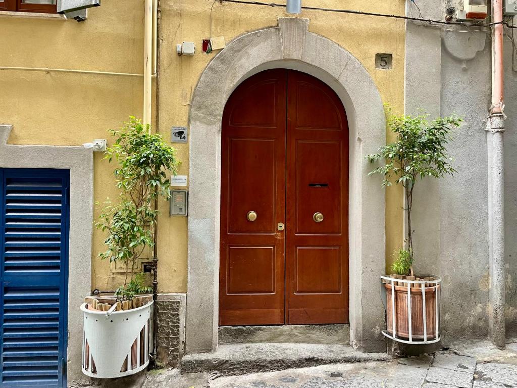 TOLEDO CENTER, Naples