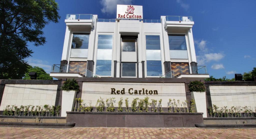 Red Carlton photo 1