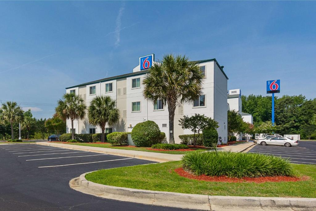 Motel 6 Columbia, SC - Fort Jackson Area image