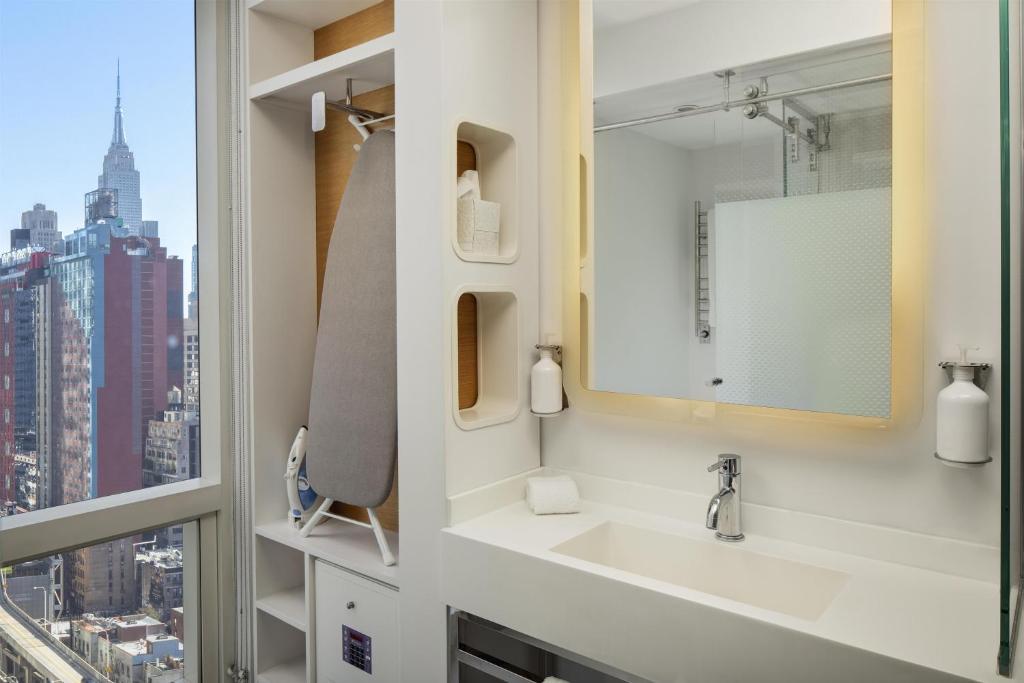 YOTEL New York Times Square Room Type - Queen Room with Skyline View