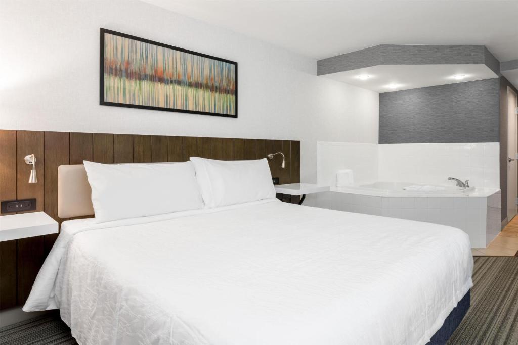 Hilton Garden Inn Reno Room Type - King Room with Whirlpool