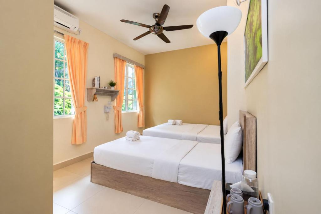 Golden Lodge Room Type - Triple Room with Shared Bathroom