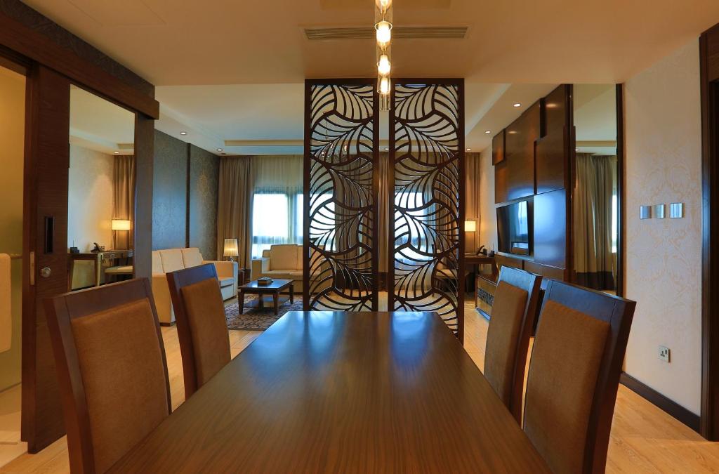 Сьюит (Люкс «Премиум»), Отель Metropolitan Hotel Dubai