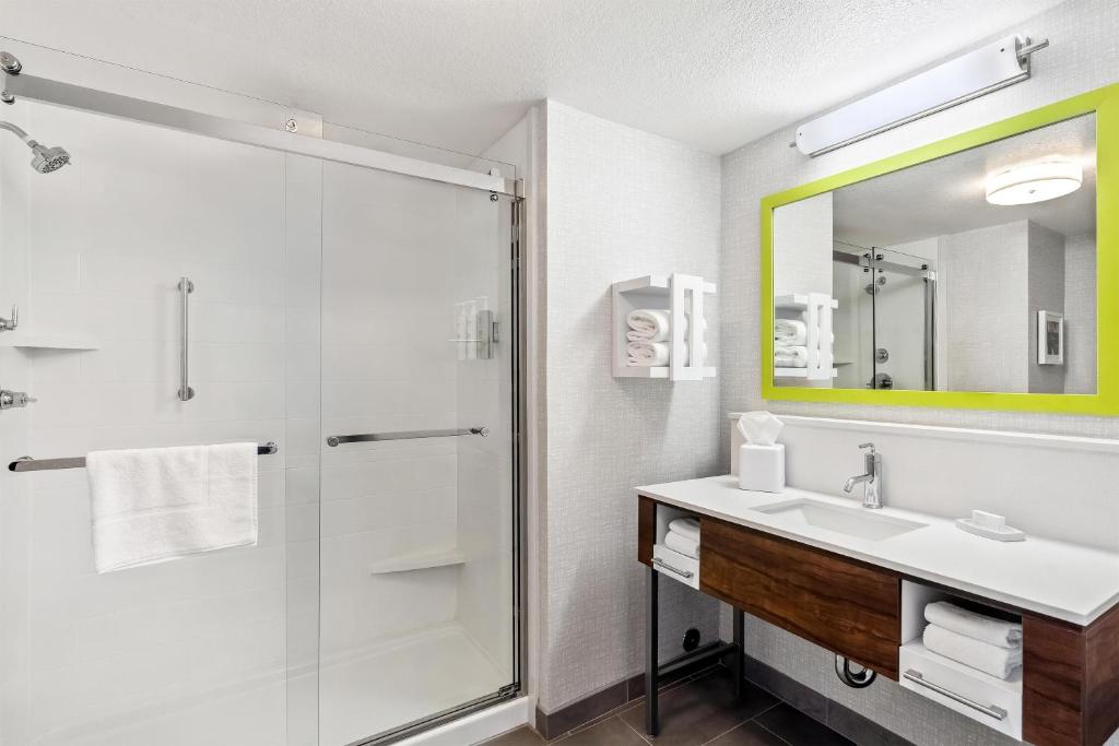 Hampton Inn & Suites by Hilton Lathrop Room Type - King Studio Suite with Large Bathroom and Rain Shower - Non-Smoking