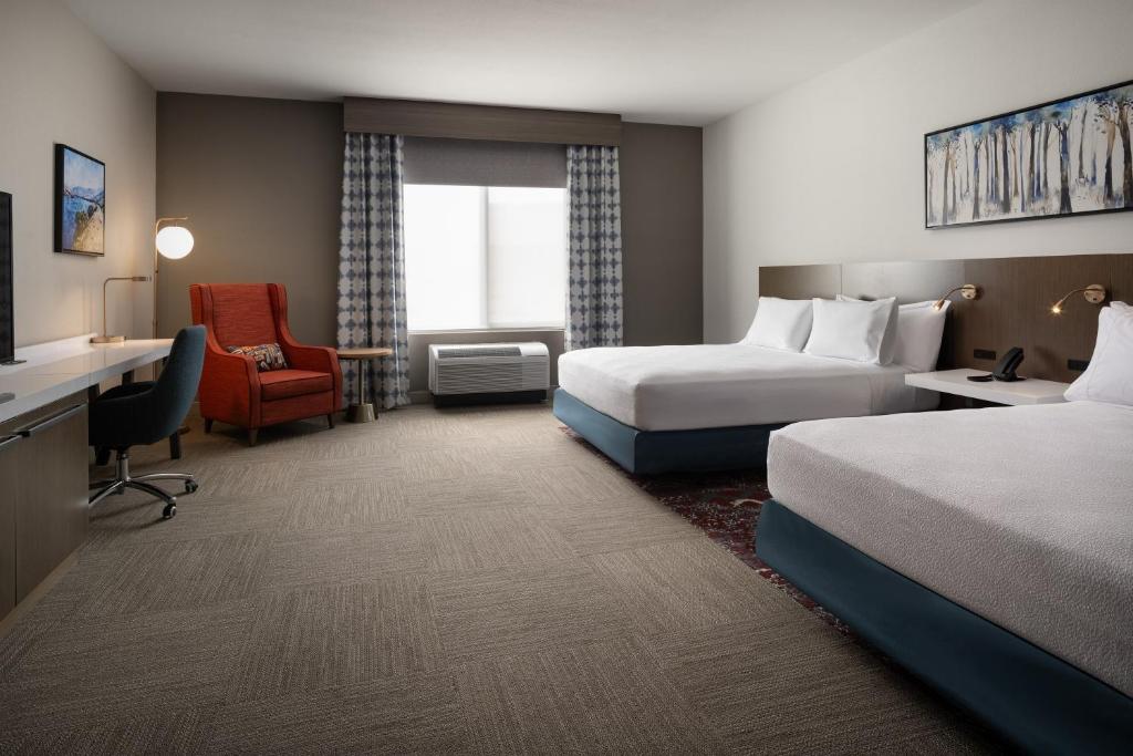 Hilton Garden Inn Visalia - Tap to explore photos