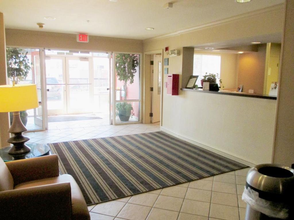 Extended Stay America Suites - Kansas City - Country Club Plaza photo 1