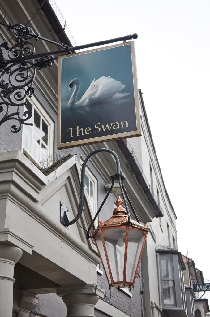 Swan Hotel by Greene King Inns photo 2