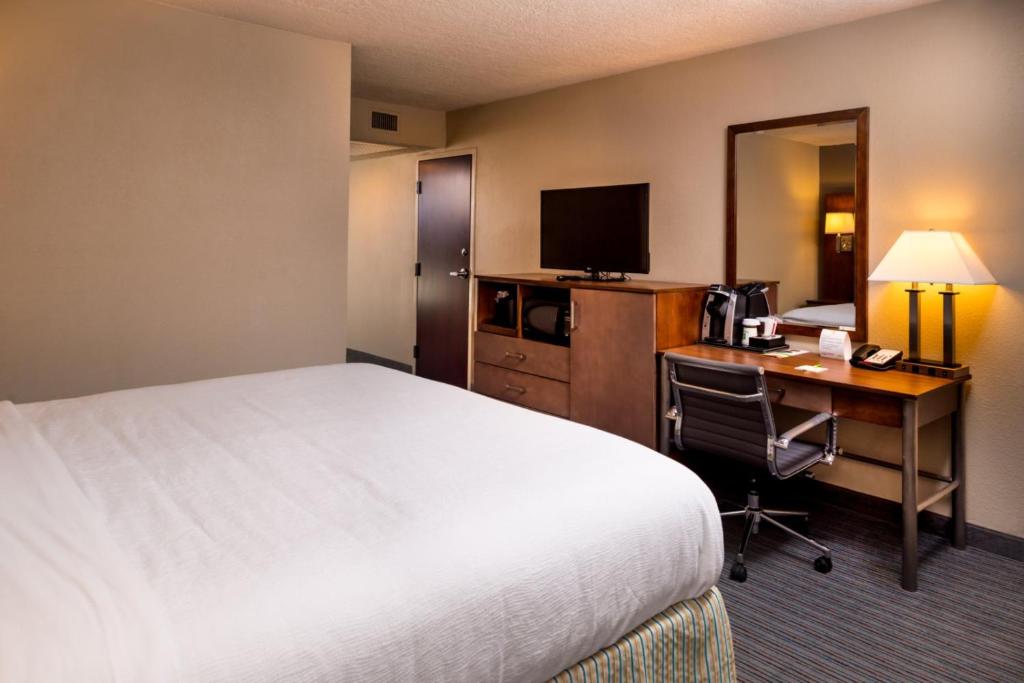 Holiday Inn Hotel & Suites Oklahoma City North, an IHG Hotel photo 1