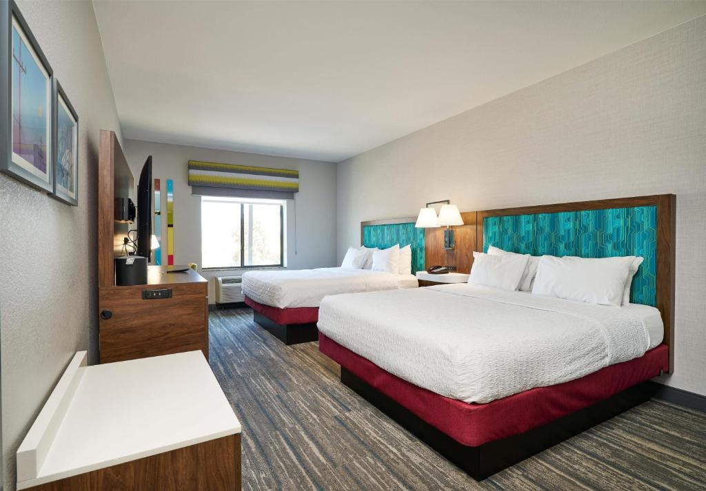 Hampton Inn & Suites by Hilton Salinas Room Type - Queen Room with Two Queen Beds (4 Adults)
