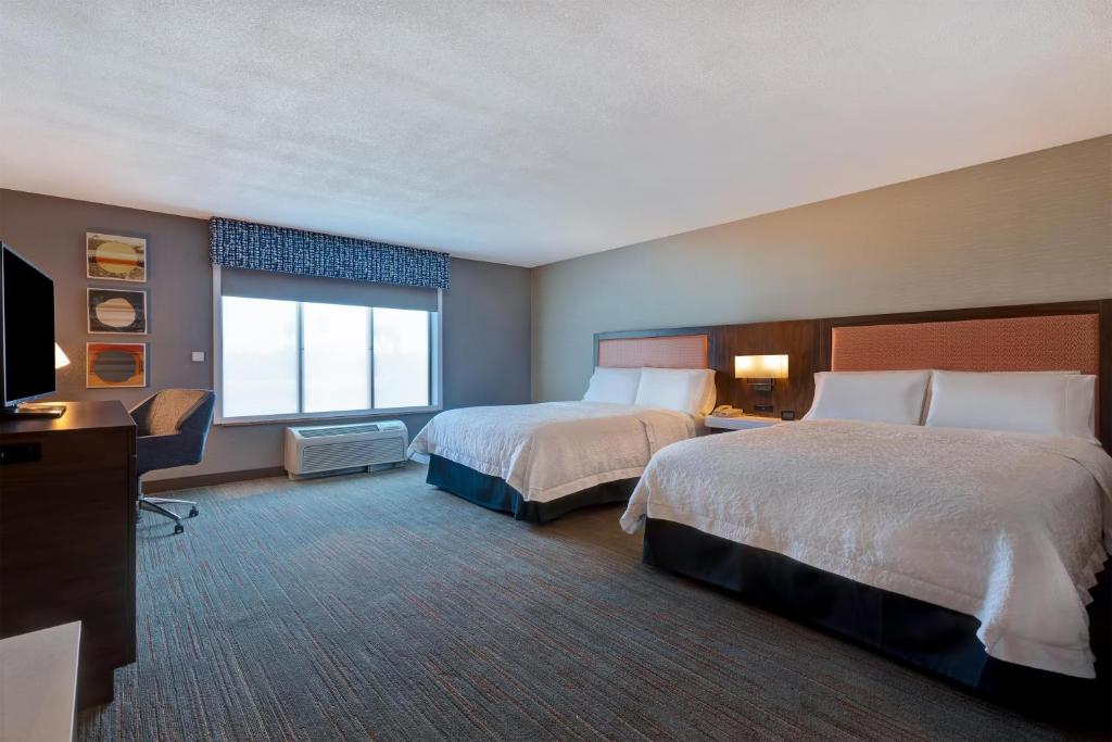 Hampton Inn & Suites Rohnert Park - Sonoma County Room Type - Queen Room with Two Queen Beds - Mobility and Hearing Access/Non-Smoking