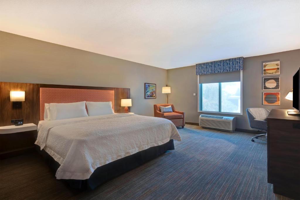 Hampton Inn & Suites Rohnert Park - Sonoma County Room Type - King Room - Hearing Access/Non-Smoking