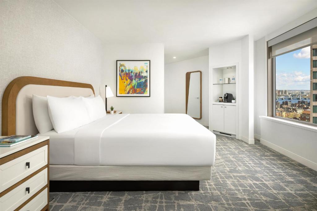 Hilton Boston Back Bay Room Type - King Room with Skyline City View