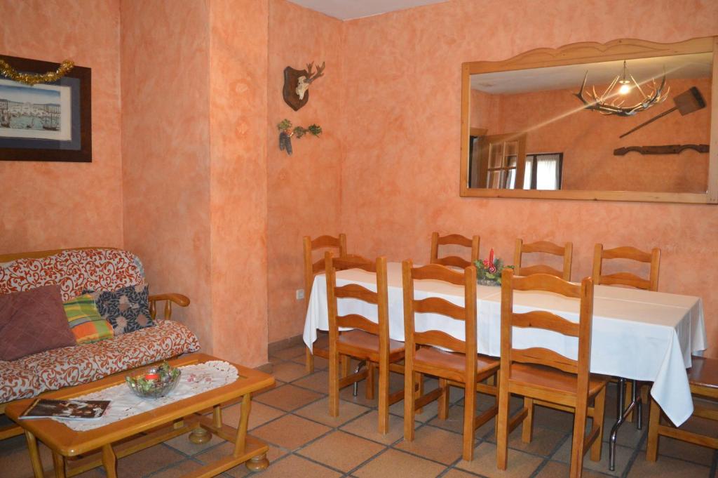 Hostal Revinuesa photo 3