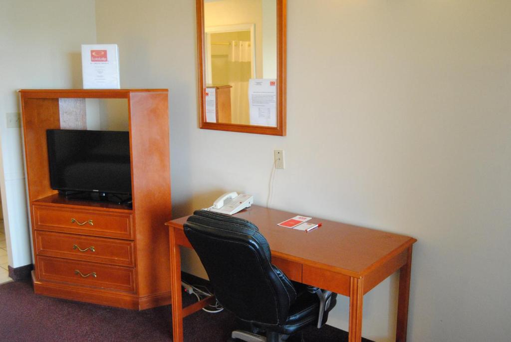 Economy Inn photo 1