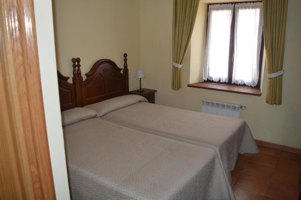 Hostal Revinuesa photo 2