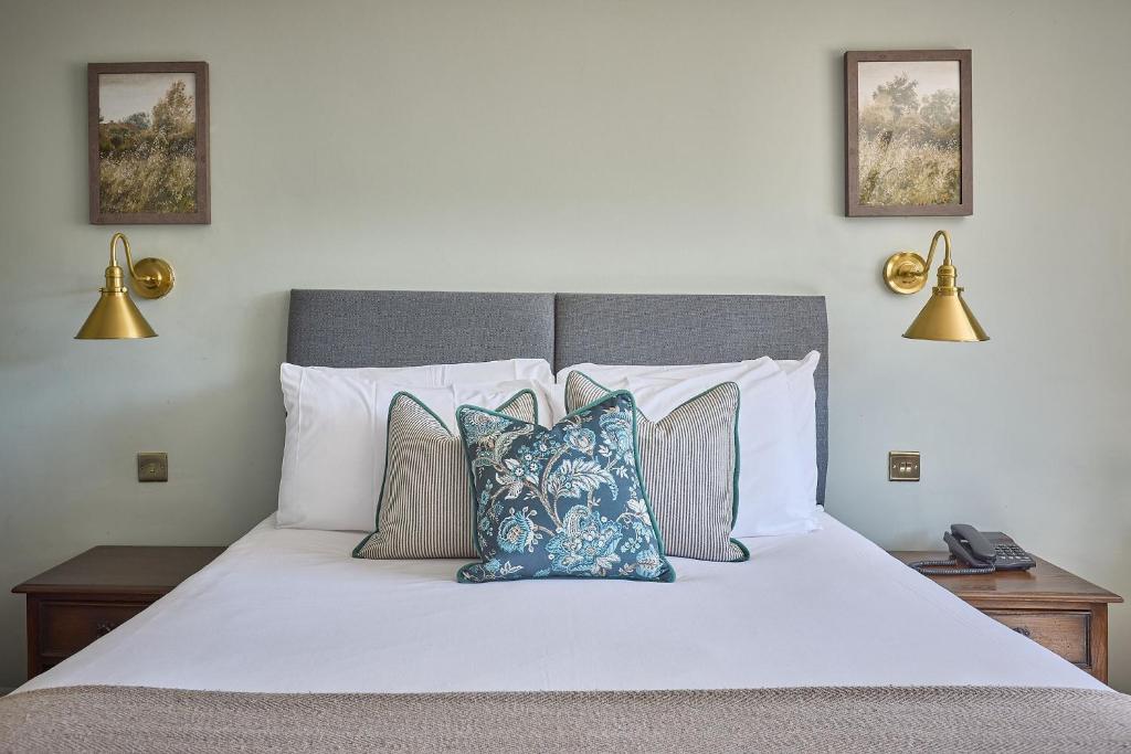 The New Inn Heckfield Room Type - Superior King Room