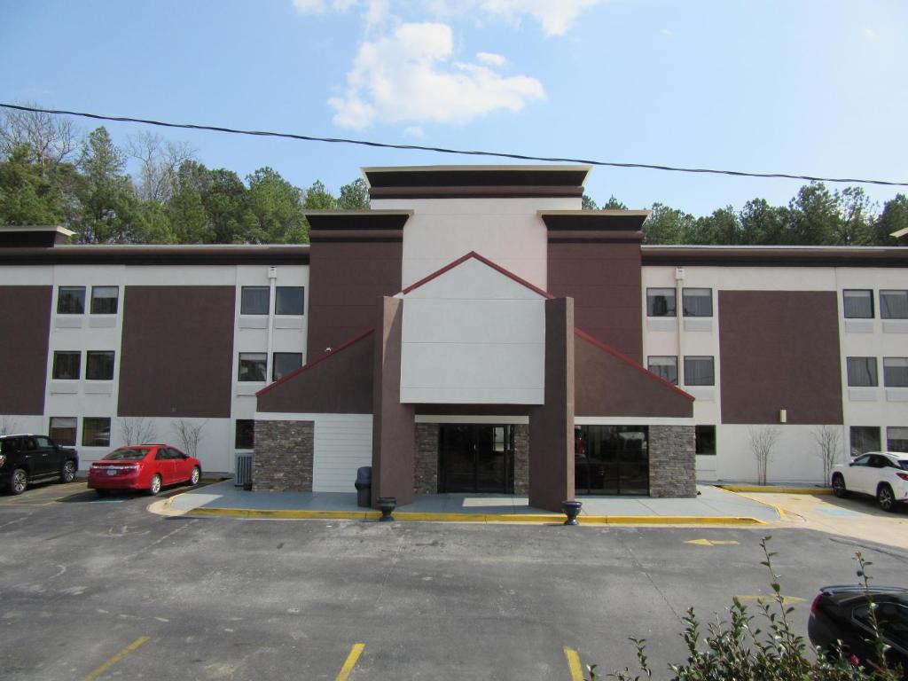 Quality Inn & Suites near Six Flags East image