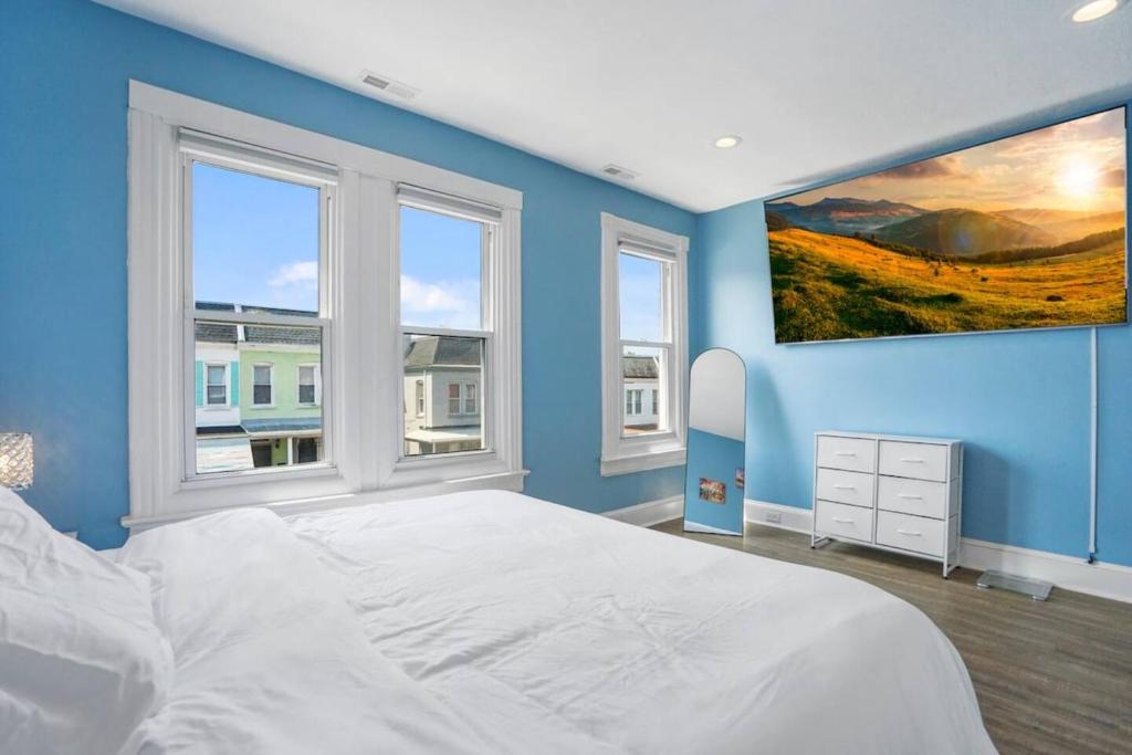 4 bdrm home in Columbia Heights NW DC sleeps 10 - Tap to explore photos