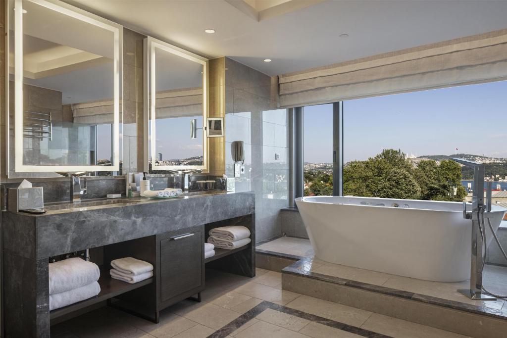 Conrad Istanbul Bosphorus Room Type - Ambassador Suite - Lounge Access