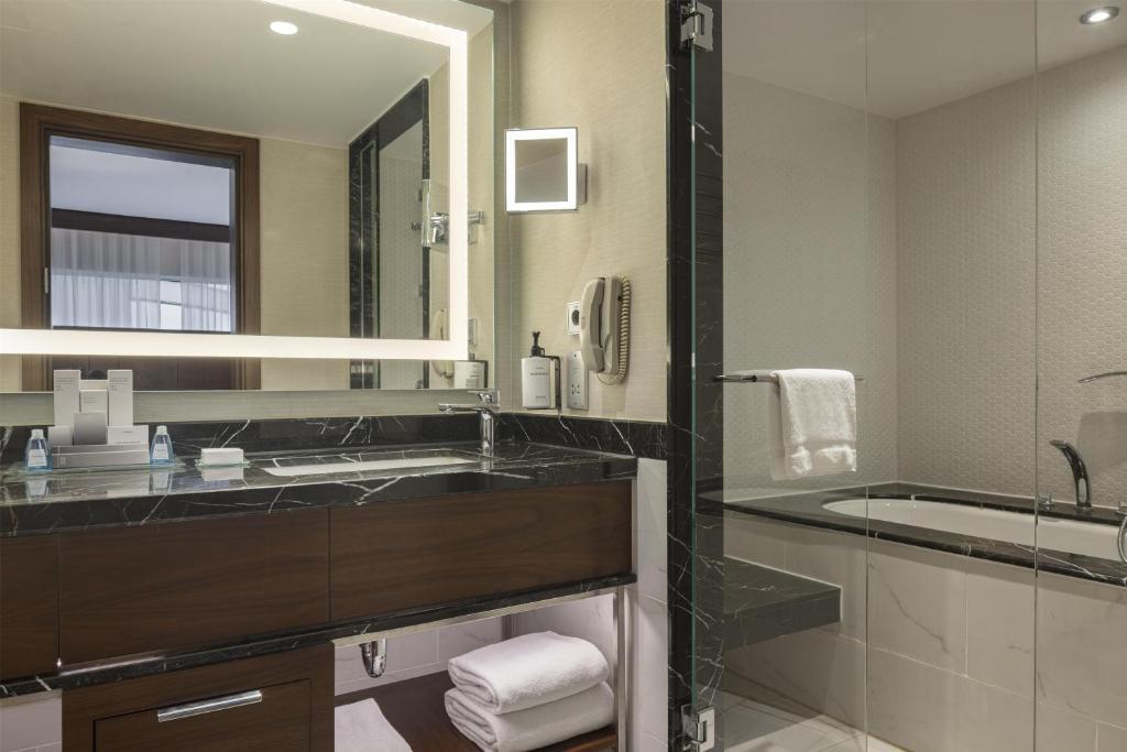 Conrad Istanbul Bosphorus Room Type - Family Suite with City View