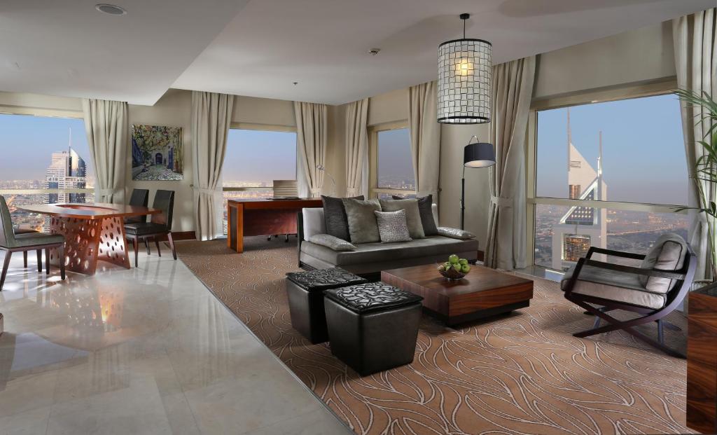 Сьюит (Представительский люкс), Отель Millennium Plaza Hotel