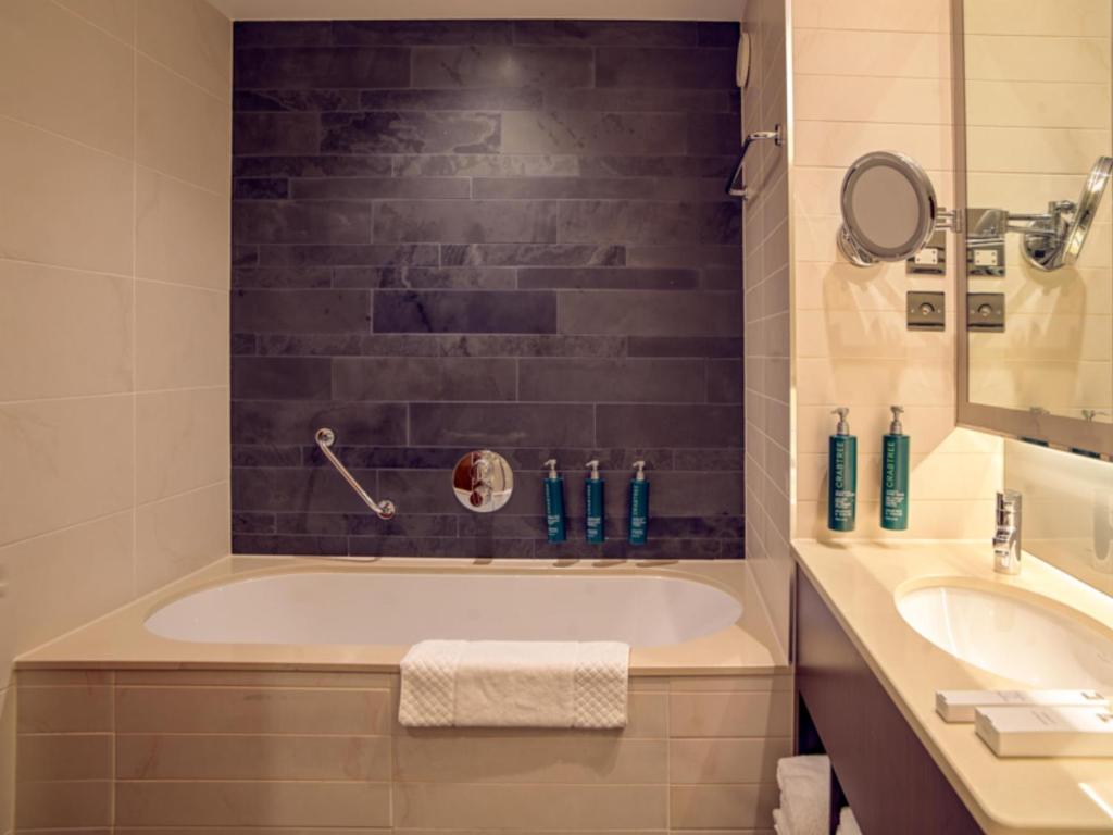 Hilton London Heathrow Airport Terminal 5 Room Type - Twin Room