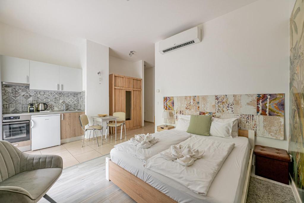 Elisabeth Downtown Apartments by FirstHost Room Type - Studio Apartment with Balcony