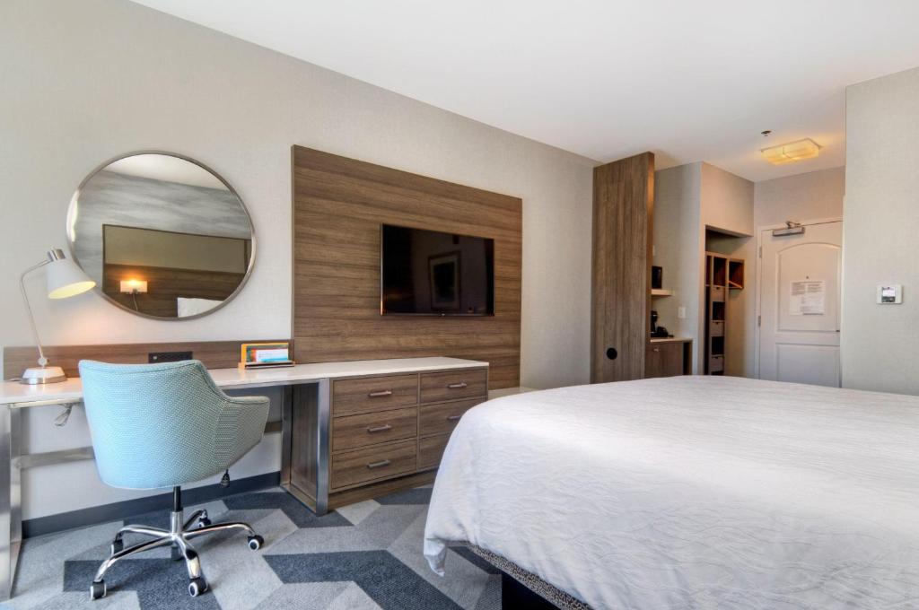 Hilton Garden Inn Livermore Room Type - King Room with Accessible Tub - Mobility Access