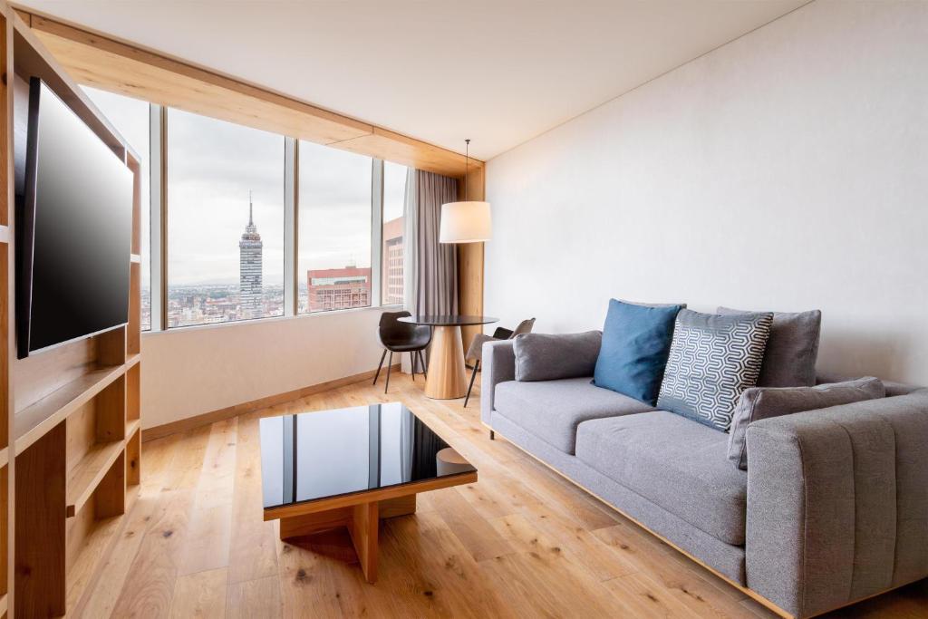 Hilton Mexico City Reforma Room Type - Master King Suite with View