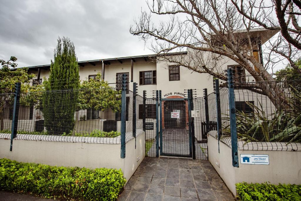 Apartment in central Stellenbosch - Tap to explore photos