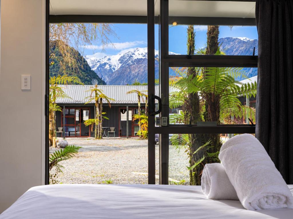 Glow Worm Accommodation - Hostel Room Type - Studio with Mountain View