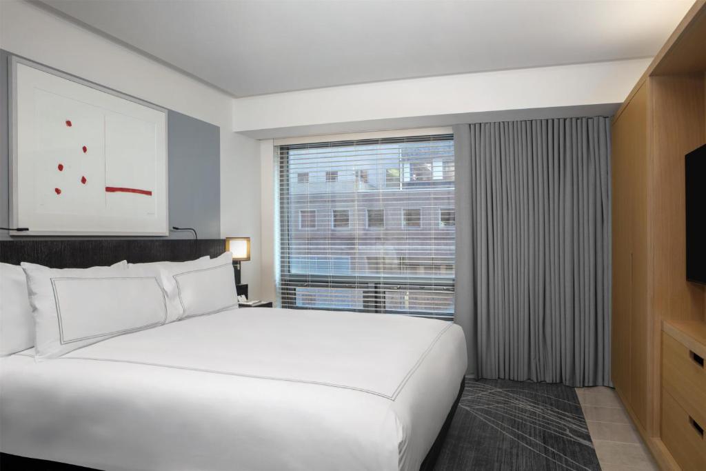 Conrad New York Downtown by Hilton Room Type - Luxury Corner Suite