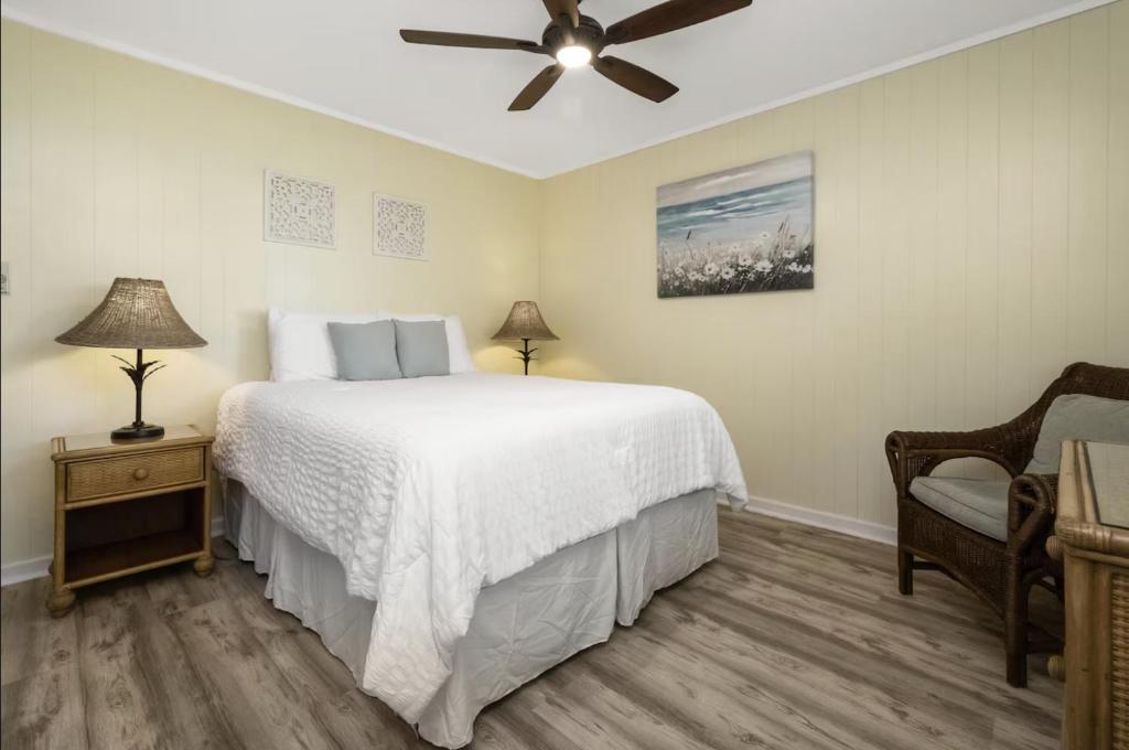 Oceanfront Condo - Hear the waves-Amazing Views, WIFI with AC, free parking