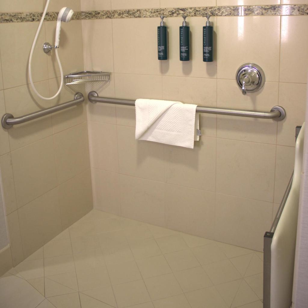 Hilton Portland Downtown Room Type - King Corner Room with Roll-In Shower - Hearing Accessible
