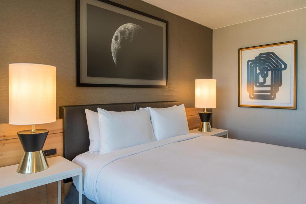 Hilton Portland Downtown Room Type - Corner King Room