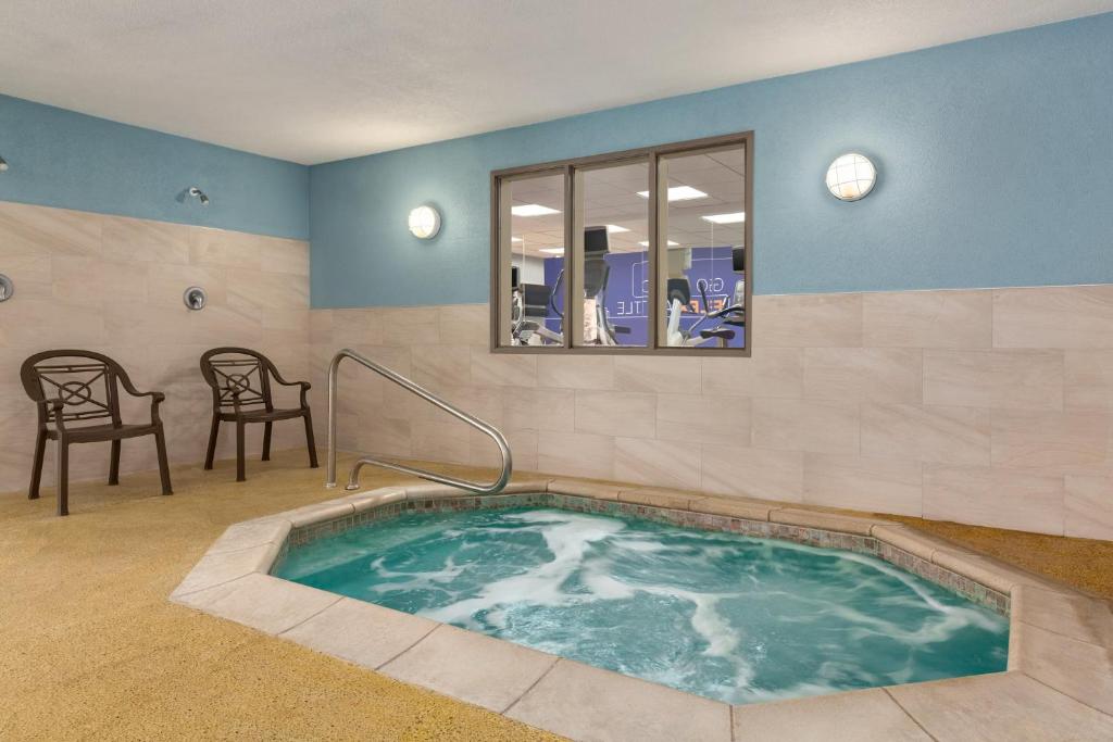 Holiday Inn Express Hotel & Suites Tooele - Tap to explore photos