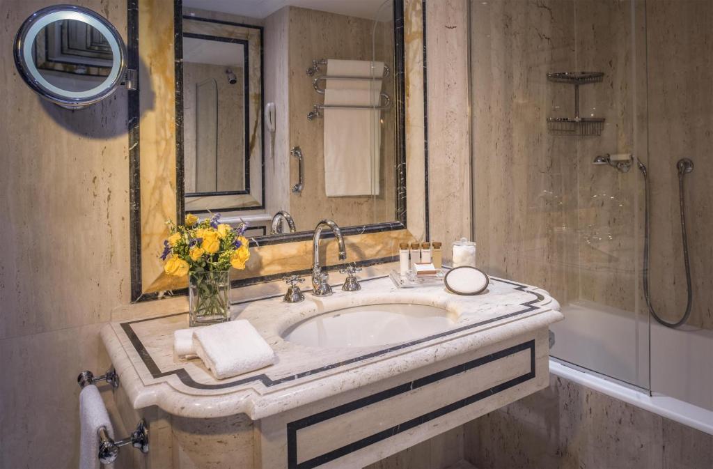 Rome Cavalieri, A Waldorf Astoria Hotel by Hilton Room Type - Premium King Room with City View