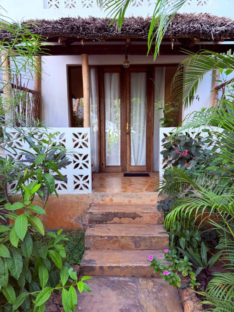 Rooms of Siri Beach Lodge