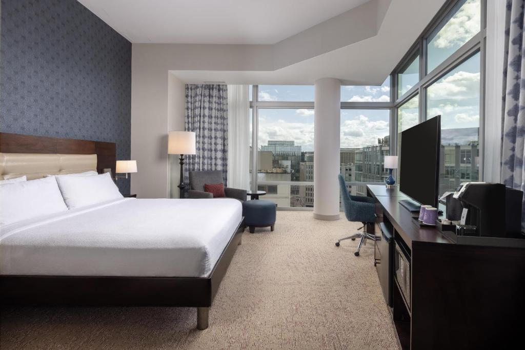 Hilton Garden Inn Washington DC/Georgetown Area Room Type - King Room with City View - High Floor