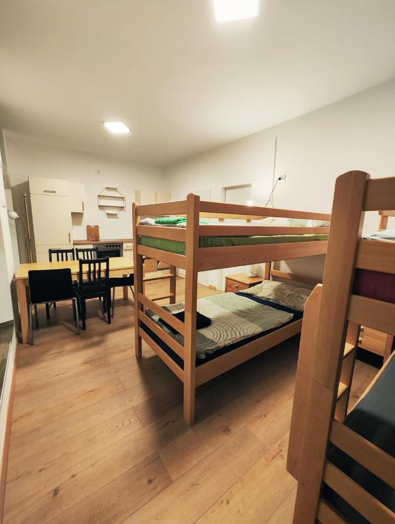 Youth Hostel Service Vienna Room Type - Quadruple Room