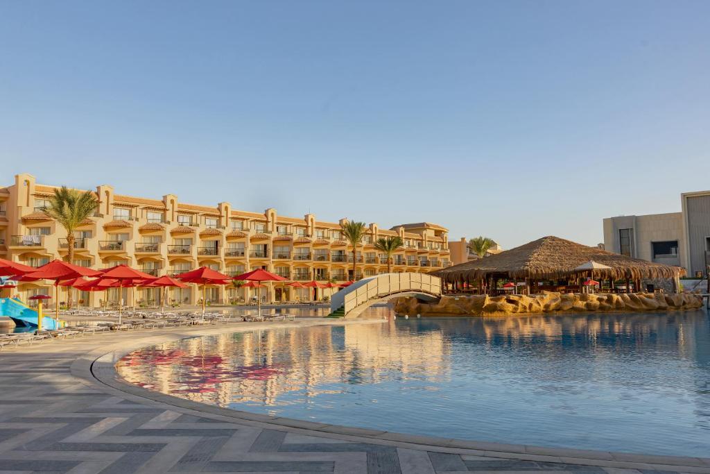 V Grand Beach Resort Sahl Hasheesh - Tap to explore photos