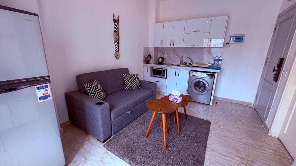 Hurghada Apartment - Pool, Balcony & Near El Gouna - Tap to explore photos