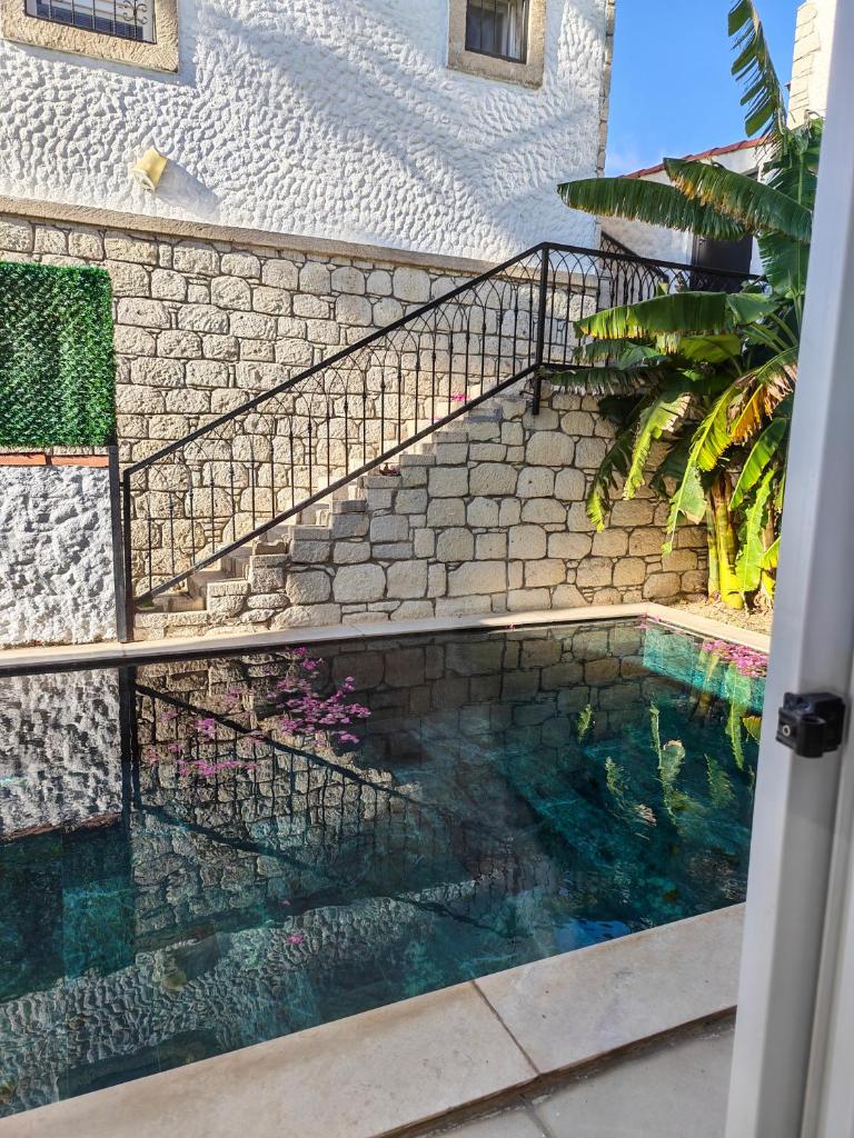 Evalacati-Villa Palma-Warm and Cozy Alaçatı Home for Winter, Fireplace, Fiber Wi-Fi - Tap to explore photos