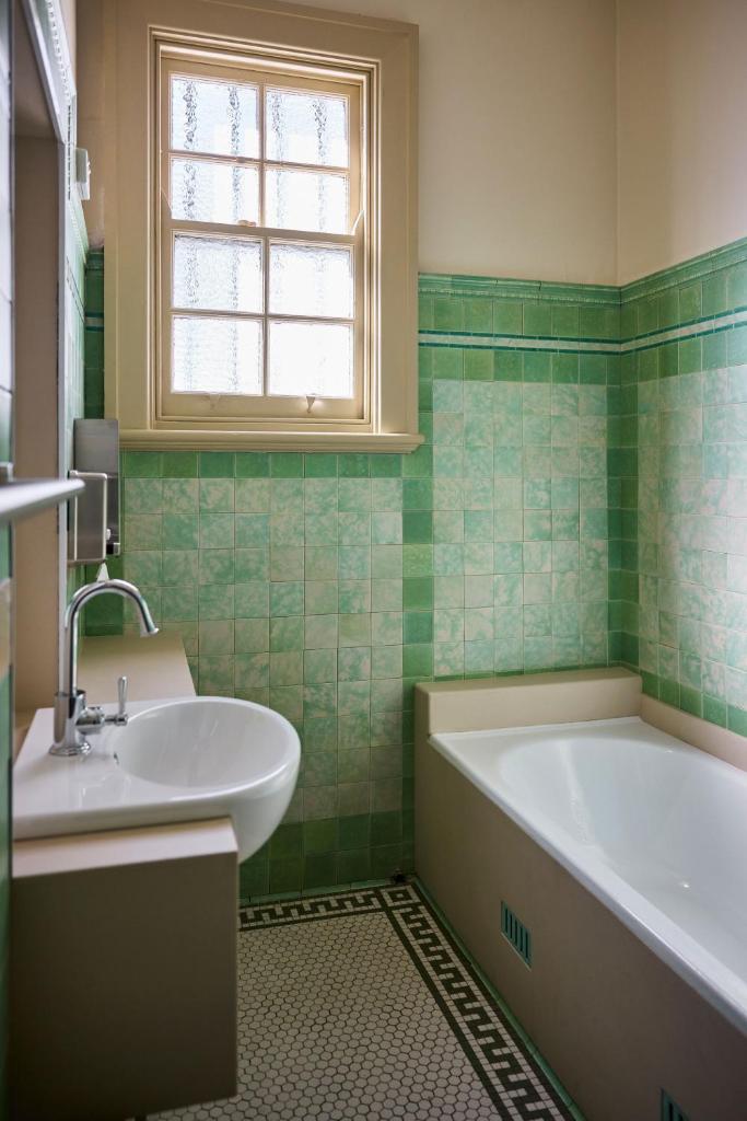 Rosehill Hotel Room Type - Triple Room with Shared Bathroom