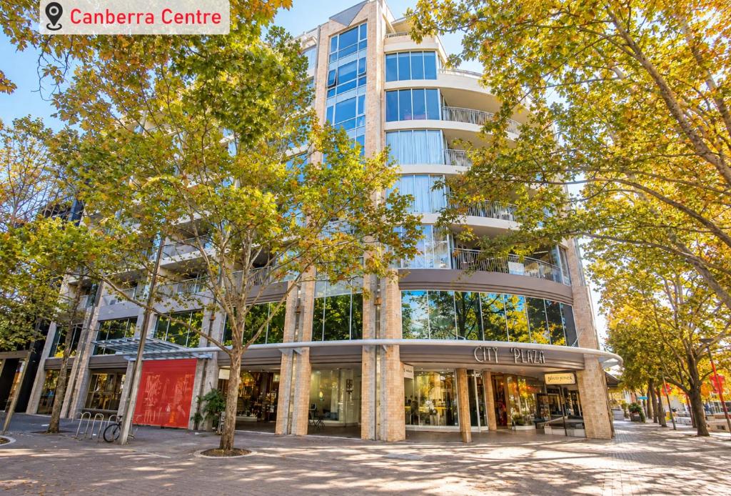 Dana-Central Apartment with Mount Ainslie Views