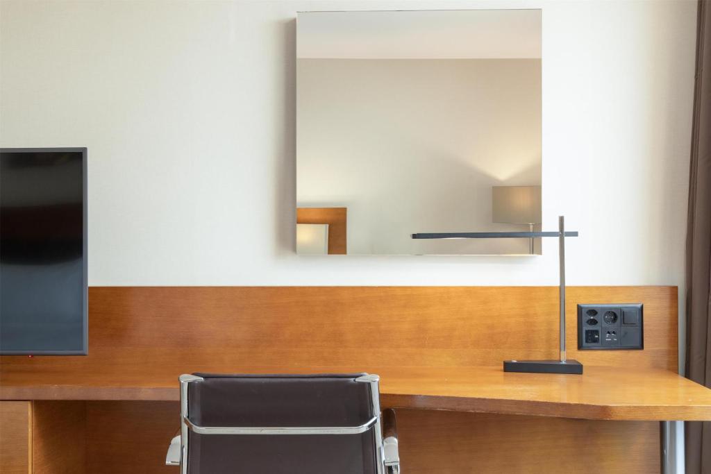 Hilton Zurich Airport Hotel Room Type - Deluxe Queen Room