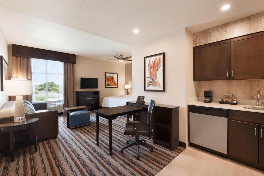 Homewood Suites by Hilton North Houston/Spring - Tap to explore photos